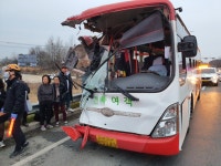 김제소방서, 여객버스 추돌사고 승객 16명 신속 구조속 구조