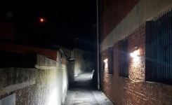 어둡고 좁은 골목길이 환해졌어요