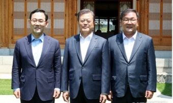 문재인 대통령, 여야 원내대표와 오찬 회동
