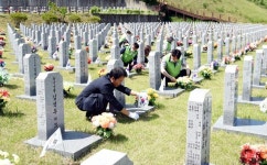 국민연금, 국립임실호국원 찾아 묘역 정화활동 펼쳐