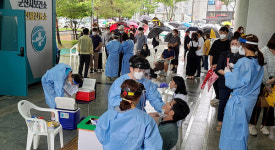 분주한 군산시보건소 선별진료소