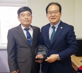 정읍시의회 조상중 의장, 정읍초등학교 감사패 수상