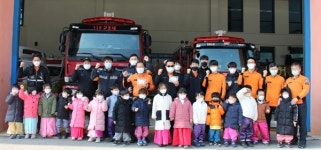 정읍소방서, 근로복지공단 어린이집 원생 떡 선물 받아