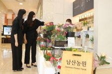 롯데百, 전주점 가정의달 맞이 남산 농원 팝업 진행
