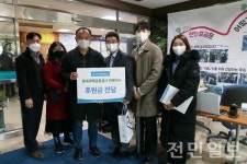 한국주택금융공사 전북지사, 덕진노인복지관에 후원금 전달
