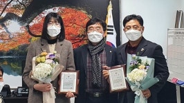정읍시청 김영덕 총무팀장-김신영 주무관 이·통장협의회 감사패 수상