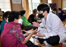 장수군보건의료원, 한방 가정방문사업 큰 호응