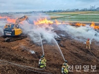 군산 산북동 폐목재 야적장 화재.... 36시간만에 진화