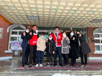 김제 신풍동 지역사회보장협의체, 동초등학교 방문 선물 나눔 행사가져