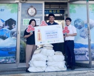 전진호 옥산면 주민자치회장, 경로당 흰찰쌀보리 기탁