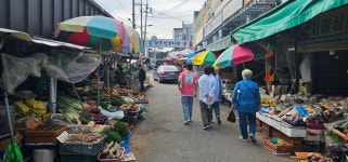 명절 특수 옛말… 추석 앞두고 온도차 재래시장 울상VS 반찬가게 분주