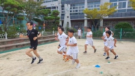 학생들과 함께 달리는 군산부설초 김신철 교장 눈길