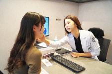 [칼럼] 여름철 레이저 제모 고민, 젠틀맥스프로플러스로 통증 부담 줄여
