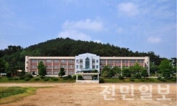 군산자양중, 50년 역사 기록물 전시회 개최