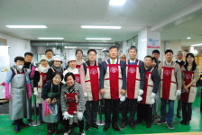 군산검찰·범방 군산지구, 경로식당 무료급식 봉사활동 전개