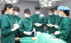 [칼럼] 액취증 치료, 겨드랑이 냄새와 땀 원인 아포크린샘 제거 위한 수술 과정은?