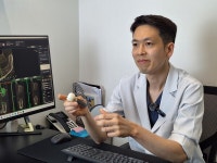 [칼럼] 치과 임플란트 시술, 디지털 방식으로 부작용 줄여 