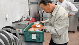 전북중학교급식소 | '중국산 김치·브라지산 닭' 국산 둔갑…전북 공공기관 급식소 4곳 적발