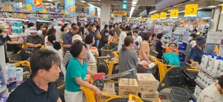 할인 상품 구매로 북새통