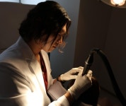 리버스의원 강남점, 대표원장 직접 시술하는 무바늘 두피문신… 의료기관에서만 가능한 탈모 커버 솔루션 주목