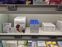 올리브영 홍대타운점 앞 홍익약국도 덩달아 핫플 등극… 더마 화장품 수요 급증