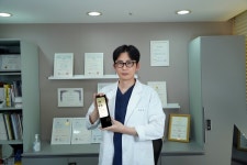 청담흰의원, 2025 버츄RF 전국 최다 시술 병원 선정
