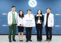 전북대병원에 이음소아청소년과의원 한민정 원장 발전기금 전달