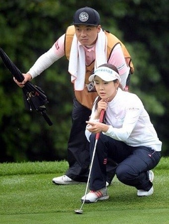 안신애, 한국여자오픈 골프 첫날 단독 선두 지켜