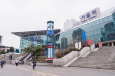 1호선 서울역에서 80대 여성 지하철 출입문에 끼여 사망