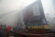 서초구 진흥상가 화재 발생...40년된 건물에 스프링클러도 없어