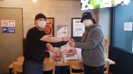 [브랜드이슈] 60계치킨 아산신용화점, 지역 위탁가정 라임하우스에 사랑의 치킨나눔 봉사활동 진행