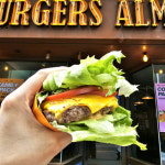버거스 올마이티, 빵 대신 양상추로 감싸진 수제버거 출시