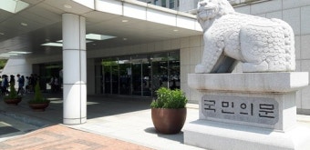 '국회의원 전용 출입문'은 언제쯤 사라질까?