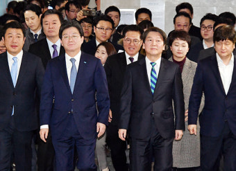 안철수·유승민 통합선언, 탈당·반대 