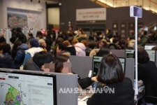 [포토]원주기업도시 이지더원 2차 견본주택, 북새통