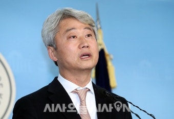[포토오늘] 김근식 '송파병 출마 기자회견'