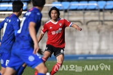 김해시청.  K3리그 초대우승 확정, 강릉시청 1골차 제압