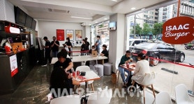 [포토오늘] 수제버거 브랜드 이삭버거 신사 1호점 오픈