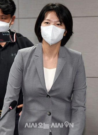 반갑게 인사 나누는 남궁훈 카카오대표와 최수연 네이버 대표 [포토오늘]
