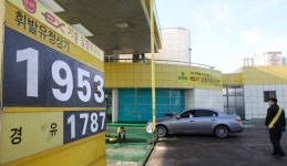 가격 안정? 시장 교란?…논란의 알뜰주유소 [정진호의 정책史④]