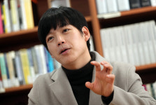 이동수 진영 초월한 정치한 게 YS 저평가 원인 [인터뷰]