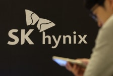 AI 열풍 탄 SK하이닉스…분기 사상 최대 실적, 삼성 압도