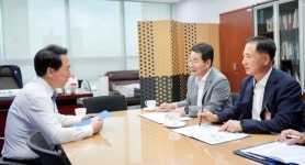 권익현 부안군수, RE100 국가산단 유치 총력…장수군, 야적 가축분뇨 퇴비 관리 강화 [전북오늘]