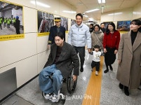 오세훈 시장, 5호선 까치산역 신설 엘리베이터 시승 [포토오늘]