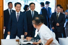 조정식 국회의장, 대통령 연임 개헌 