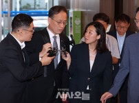 이형일 부총리 후보자, 인사청문회 준비 사무실로 첫 출근 [포토오늘]