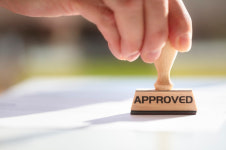 신속하지 못한 신속허가제도...급여도 난항