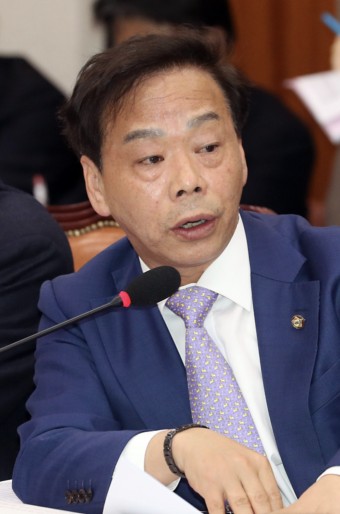 '불법 정치자금' 이완영, 징역형 확정으로 '의원직 상실'