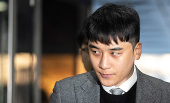 승리, 영장실질심사 출석…8개월 만에 선 포토라인서 '묵묵부답'