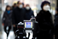 유통업계, 신종 코로나 촉각…마스크·손 소독제 비치 분주